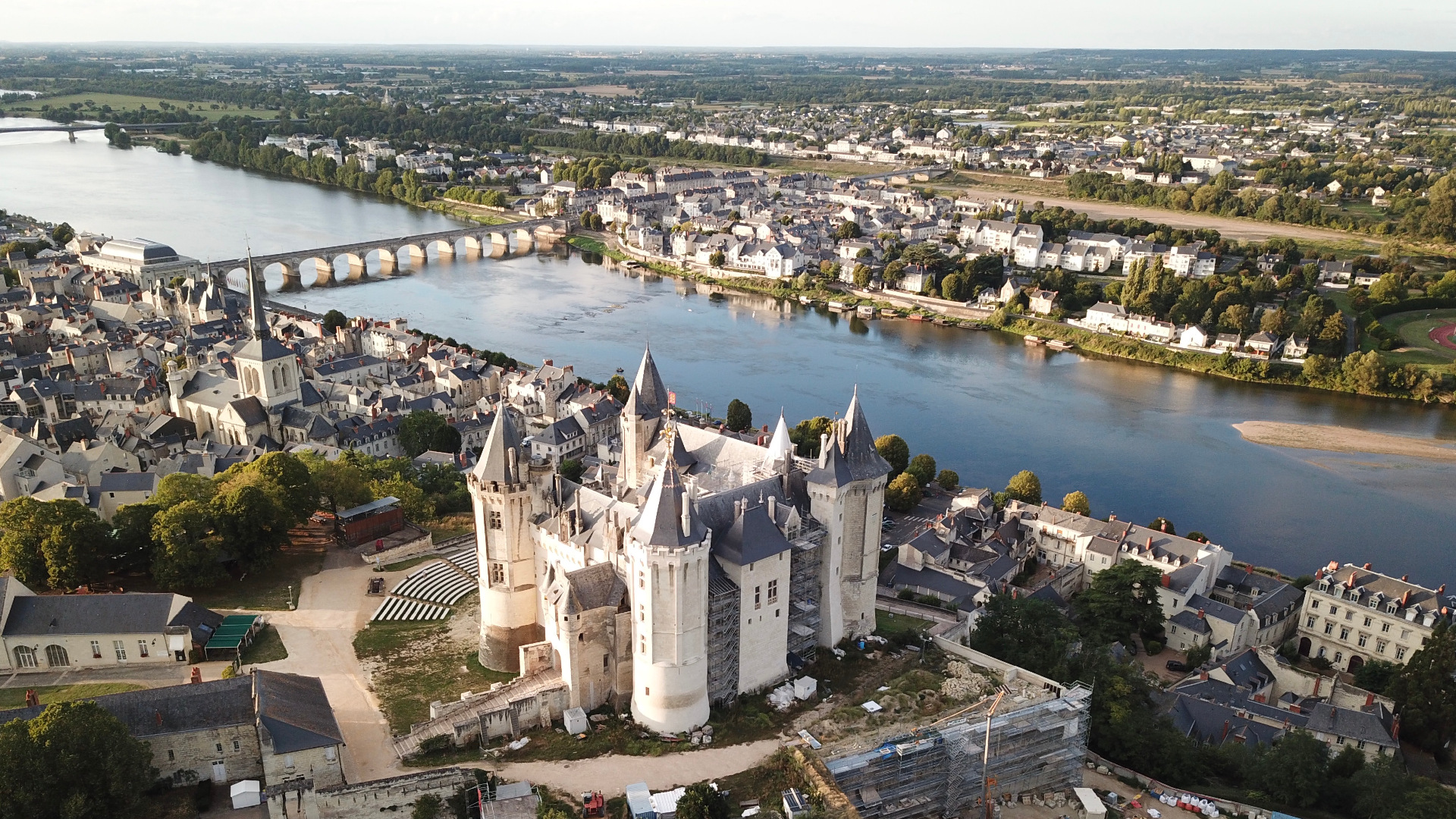 Overflying Chateau of Saumur with Saumur Air Club