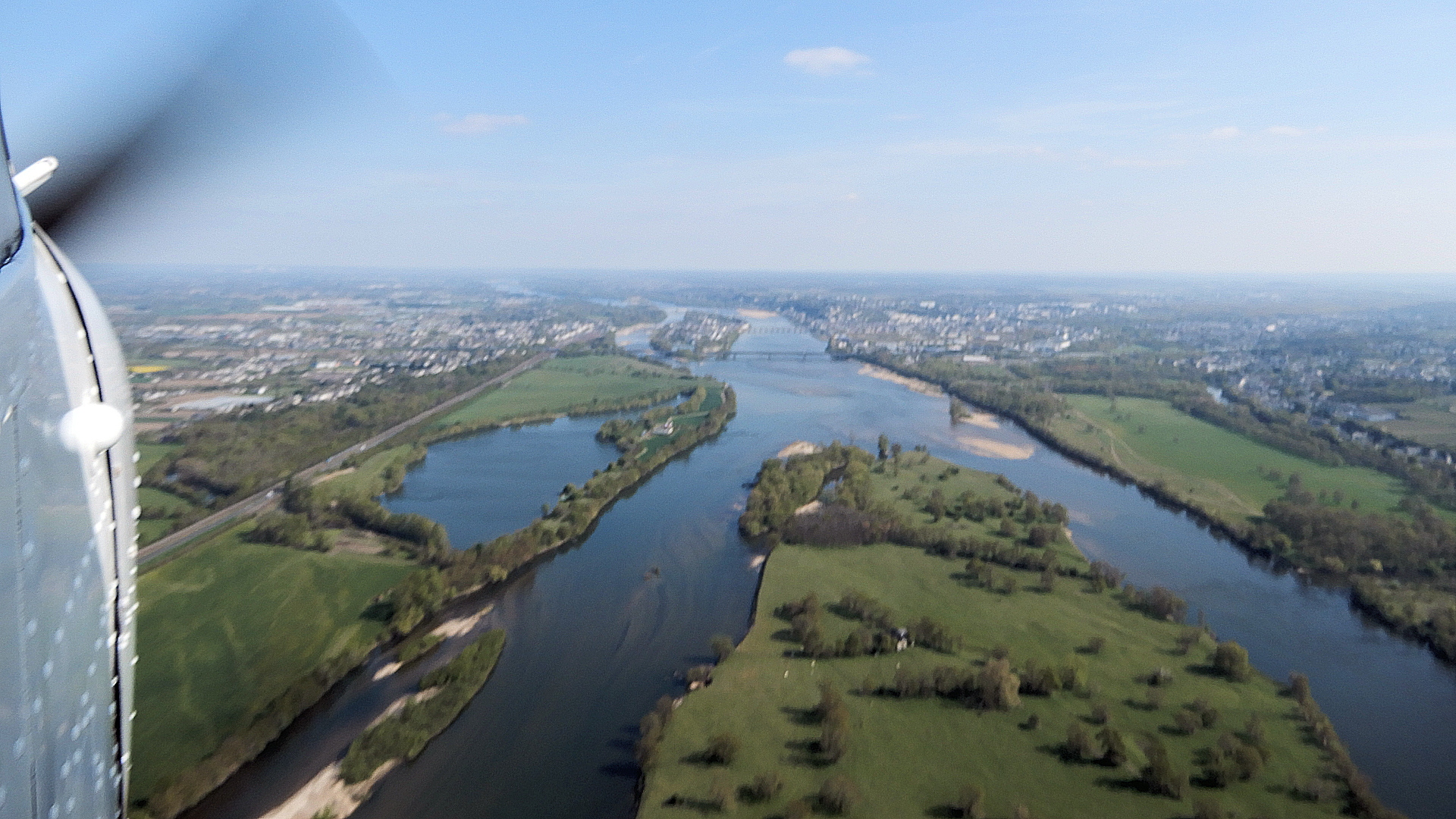 Overflying La Loire with Saumur Air Club